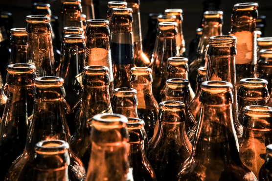 foto van veel flesjes bier